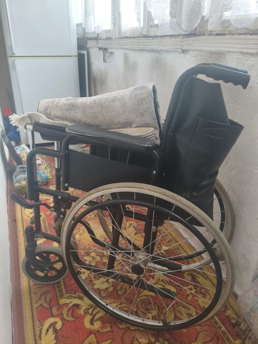 Продам инвалидную коляску