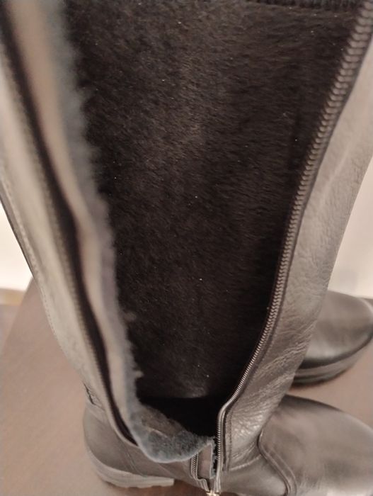 Кожени нови ботуши .