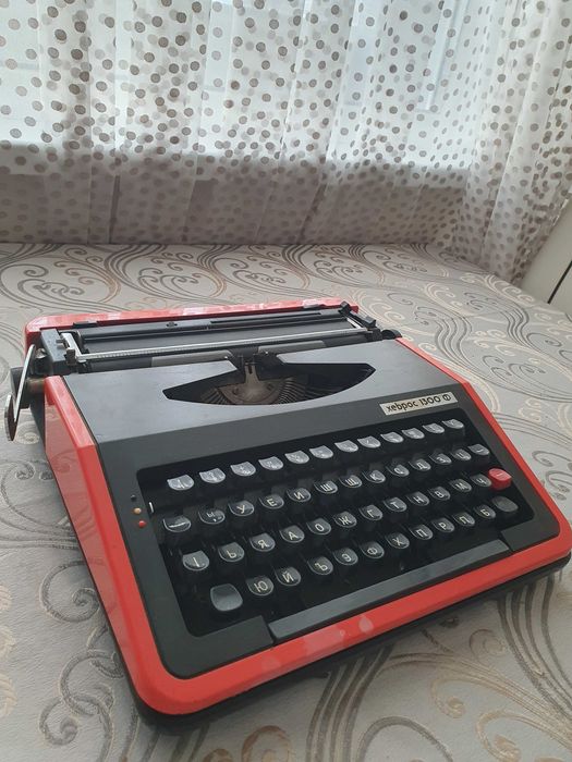 Пишеща машина Хеброс 1300 Ф