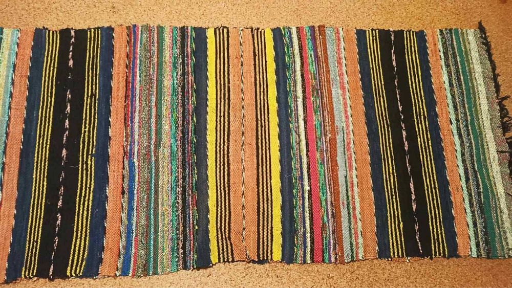 Продавам домашно ръчно тъкани черги!