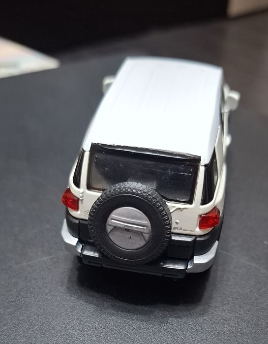 VÎND machetă TOYOTA FJ CRUISER scara 1 / 36