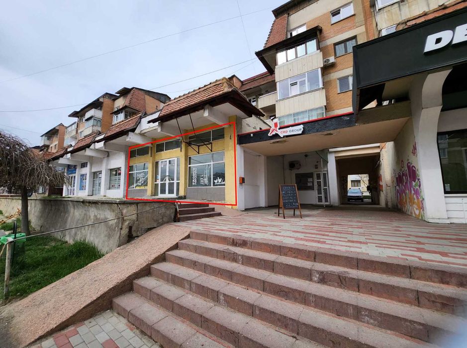 Inchiriez spatiu comercial B-dul Decebal Piatra Neamt 111mp