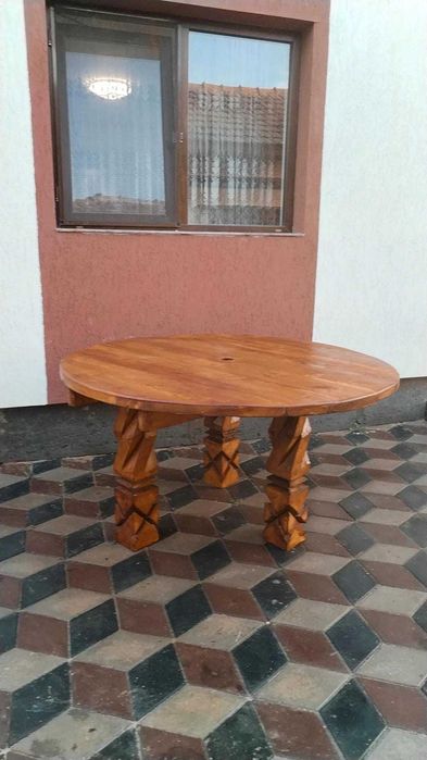 Masa din lemn rustică