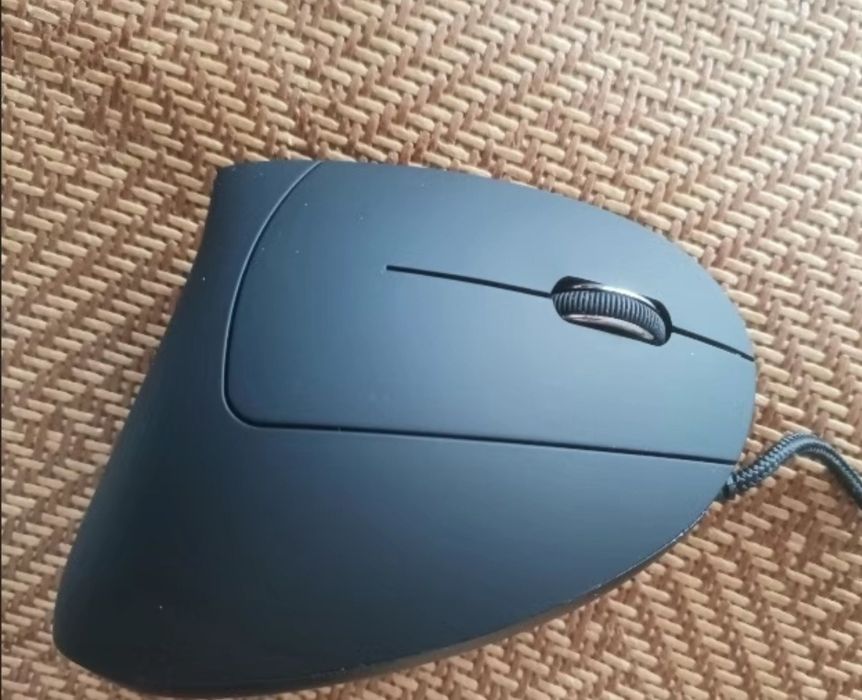 Vertikal kompyuter sichqonchasi.