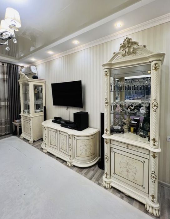 Мехмонхона учун мебел сотилади