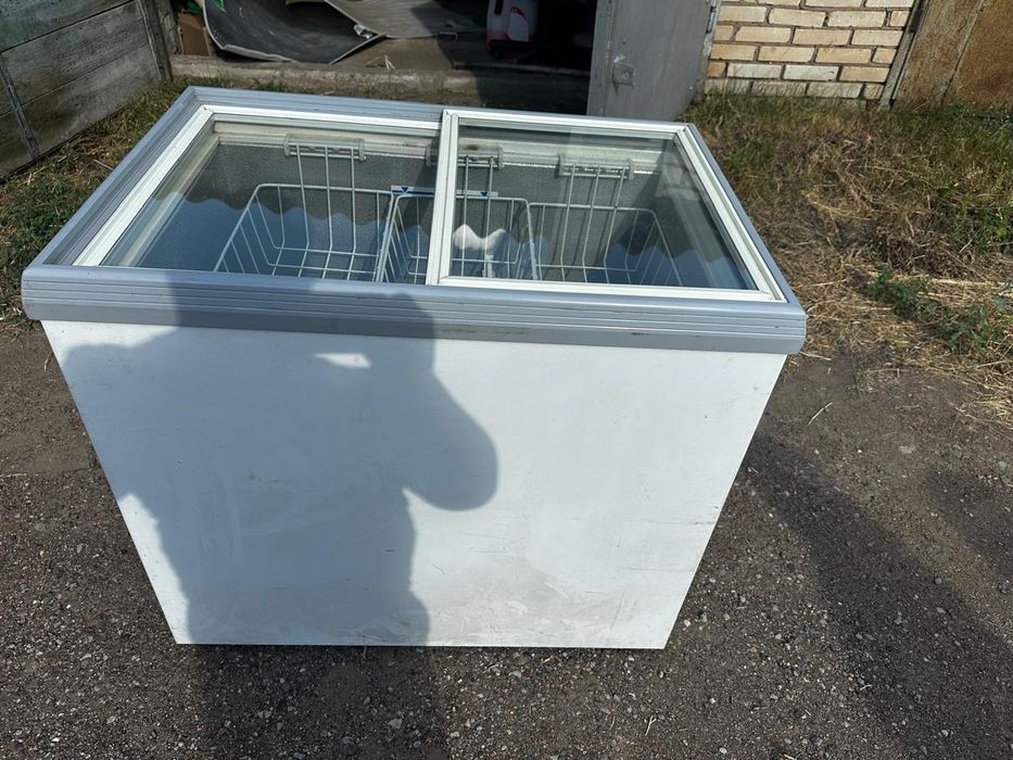 Продам холодильник для магазина