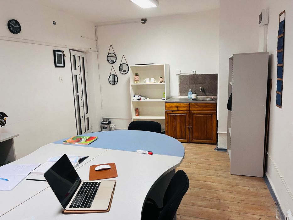 ОФИС под наем,обзаведен,в центъра на Благоевград