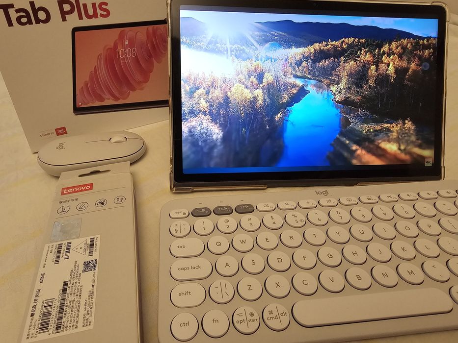 Lenovo Tab Plus - Tableta + stylus + tastatura + mouse