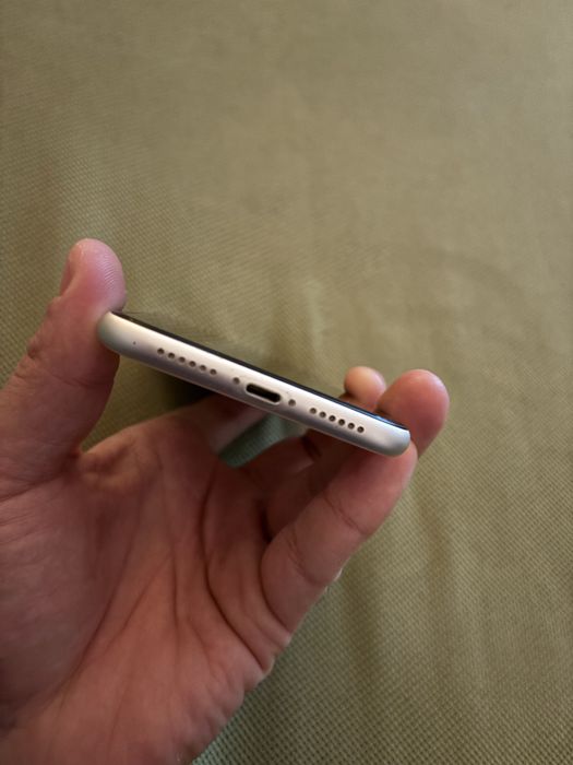 Iphone 11 white alb 64gb
