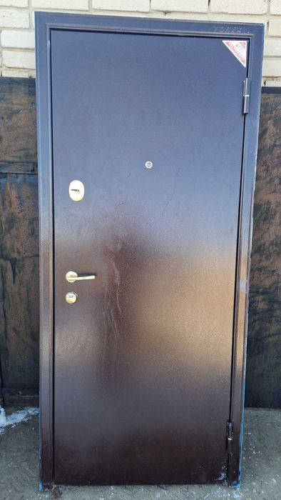 Продам входную дверь