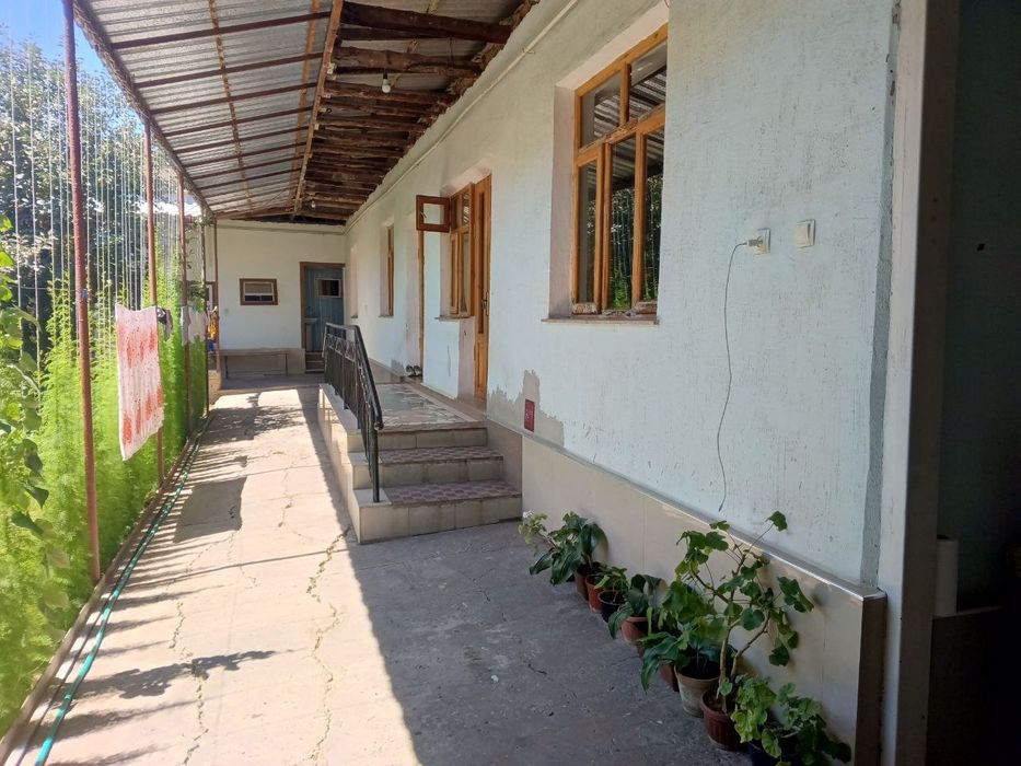 Hovli uchastka sotiladi