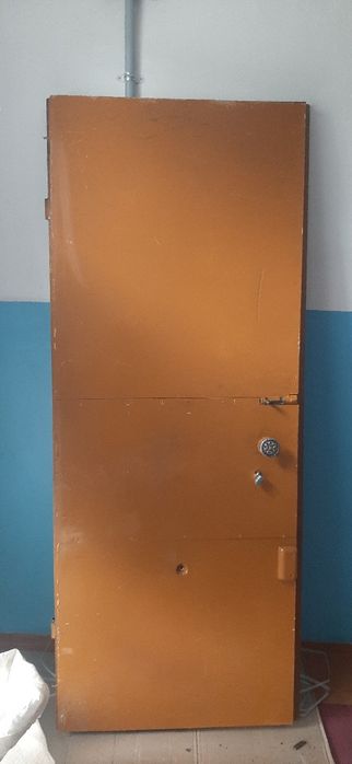 Продам дверь железную