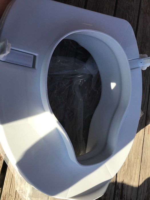 Повдигната тоалетна седалка