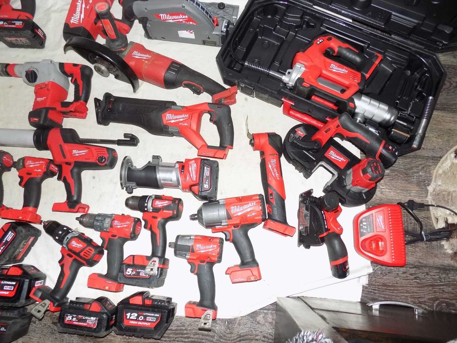 Fierastrau cu banda 12/18V Milwaukee M 18 FPS55 , M 18GG , C 18 PCG