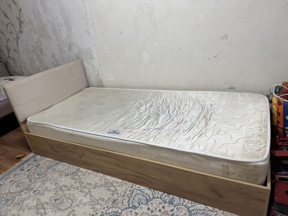 Продам кровать спальний