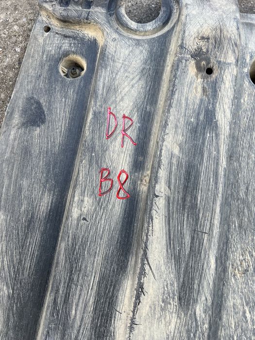 Scut lateral scut stanga dreapta lateral sub masina pt passat b8