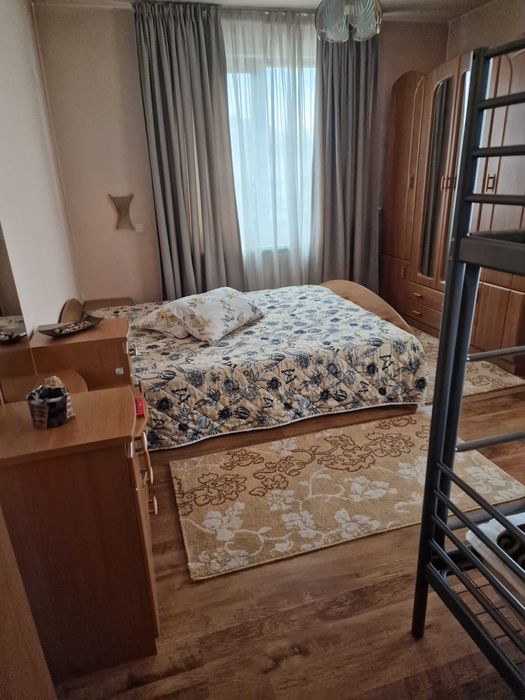 Дава се под наем Тристаен апартамент в Банско - 100 кв.м за 51 € - Снимка #1