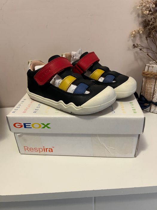 Якета и детски обувки