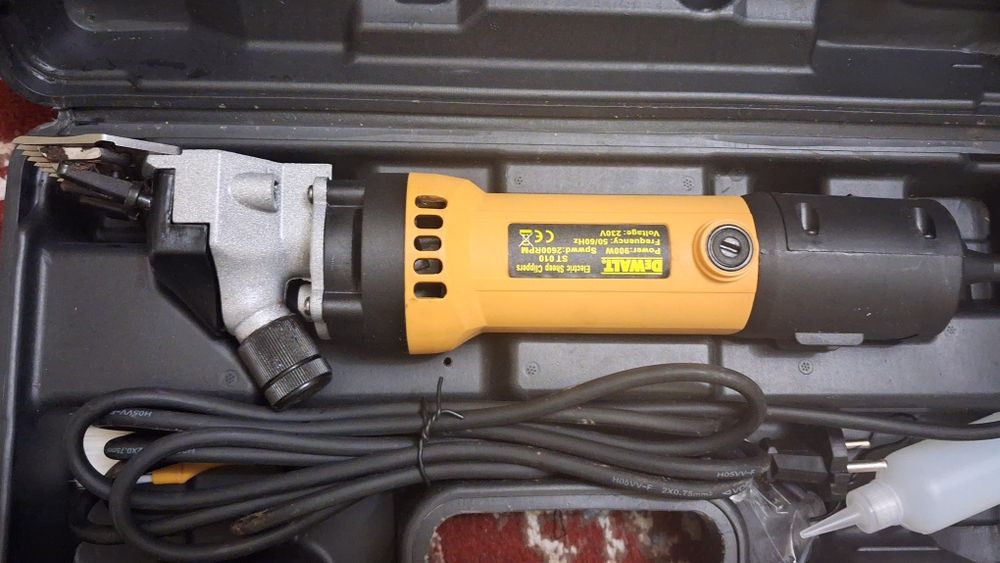 Quyni Yungini oladigon Moshinka