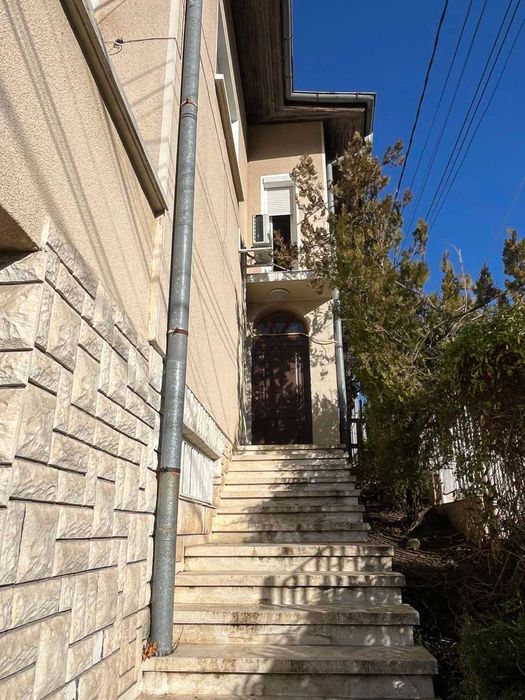 Дава се под наем Къща в Банкя - 210 кв.м за 1300 € - Снимка #2