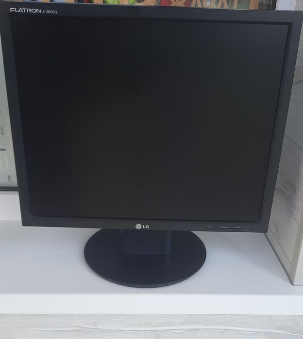 Продам монитор  LG Flatron 1950 SQ, 60Hz б/у, чёрный матовый, 10 000 т