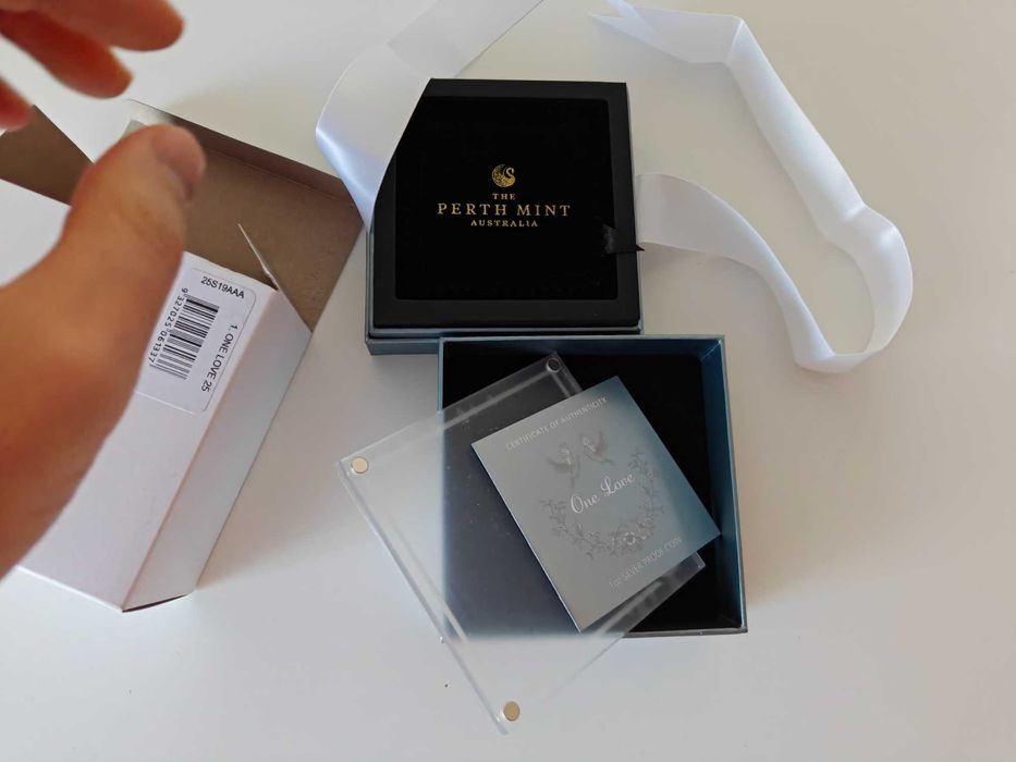 Сребърна монета 1 oz One Love 2026 1oz Silver Proof Coloured Coin