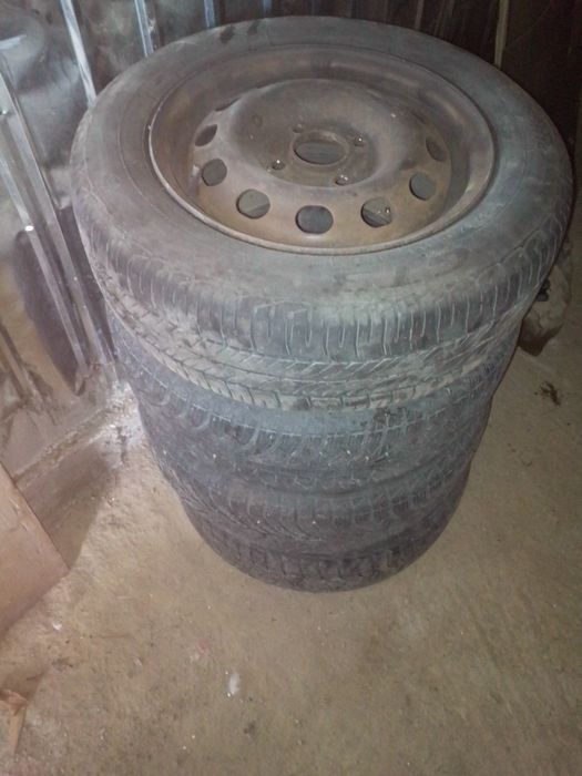 Vând roți Ford focus  in 4 găuri pe 14