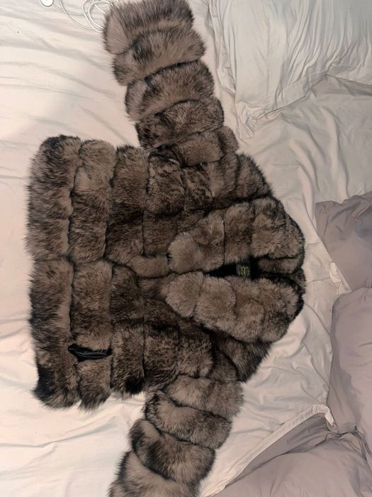 Продам дайсон и 2 шубы