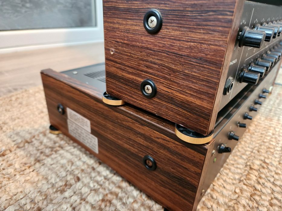 Teac 1 Teac DX8 mixer și procesor.