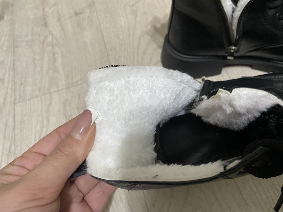 Продам 2500 новые 38размер