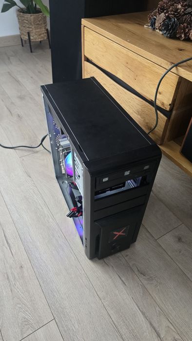 Van PC I5 10600k, 32 GB RAM, EVGA 3060 XC 12 Gb