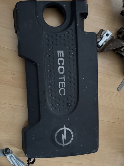 Opel Corsa D доста неща