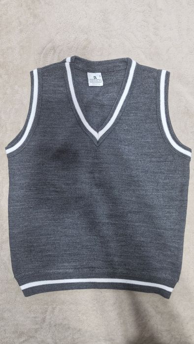 Продам школьную одежду.