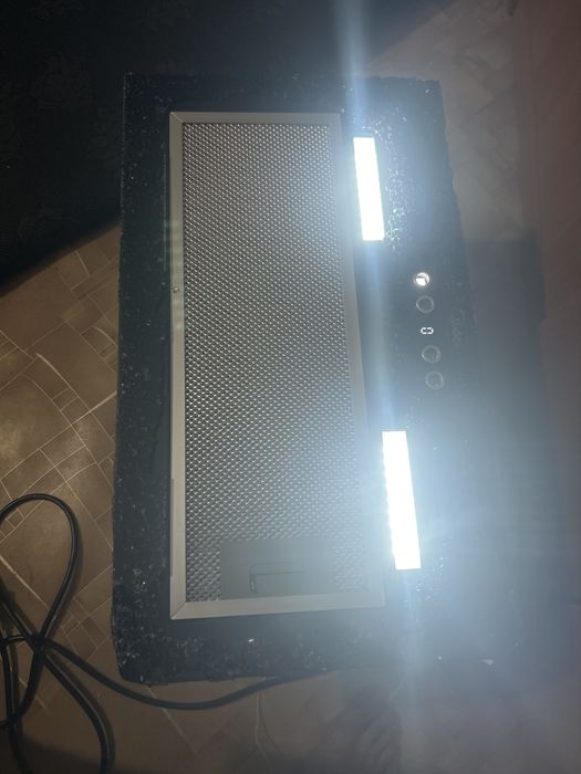 Продаю вытяжку midea