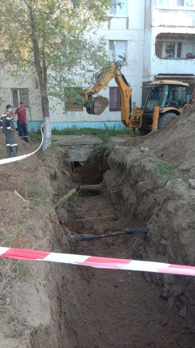 Услуга экскаватора три в одном