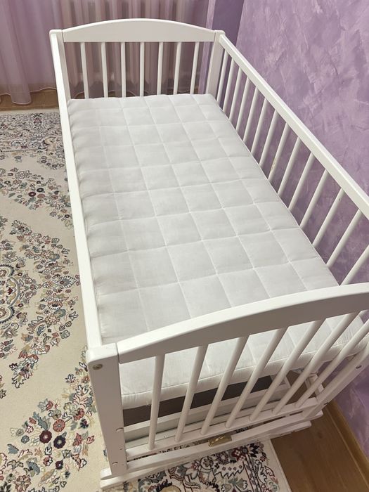 Кроватка детская деревянная