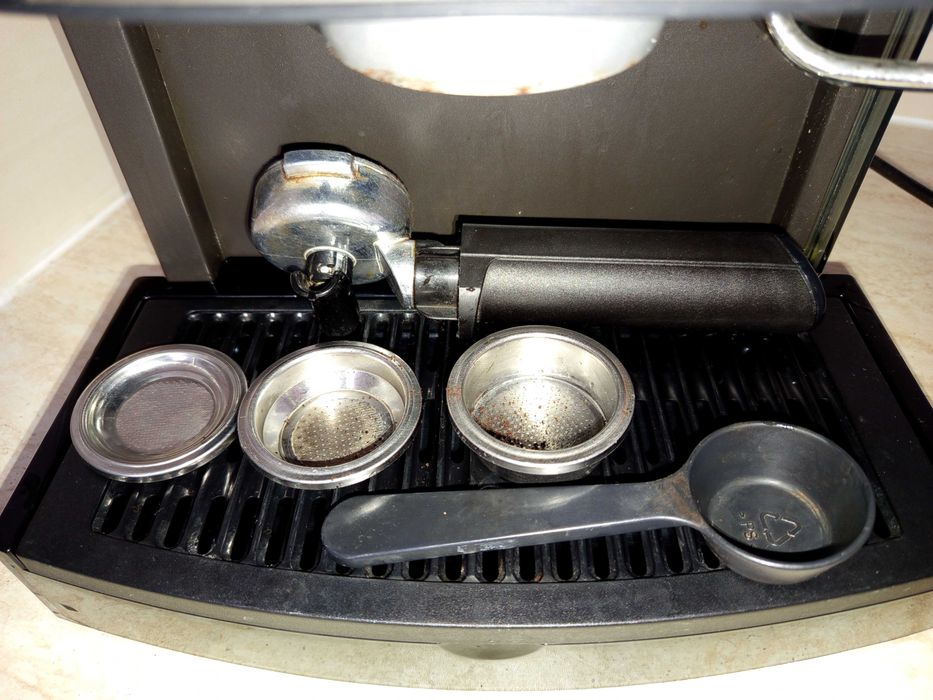 Кафе Машина  DeLonghi Ty. BAR-M39F