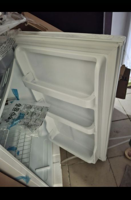 Холодильник офисный, (мини Холодильник)