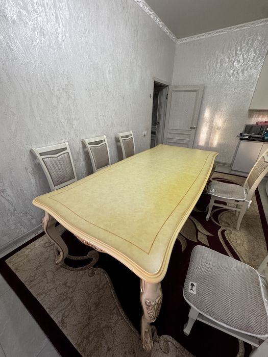 Итальянский гостиный стол