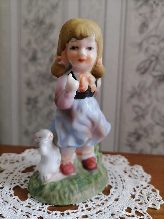 Фигурки от порцелан и полирезин