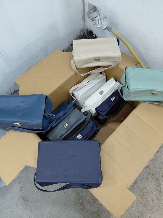 Советские автомобильные аптечки для антикварных машин