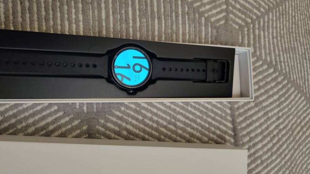 Продавам смарт часовник Ticwatch Pro 5