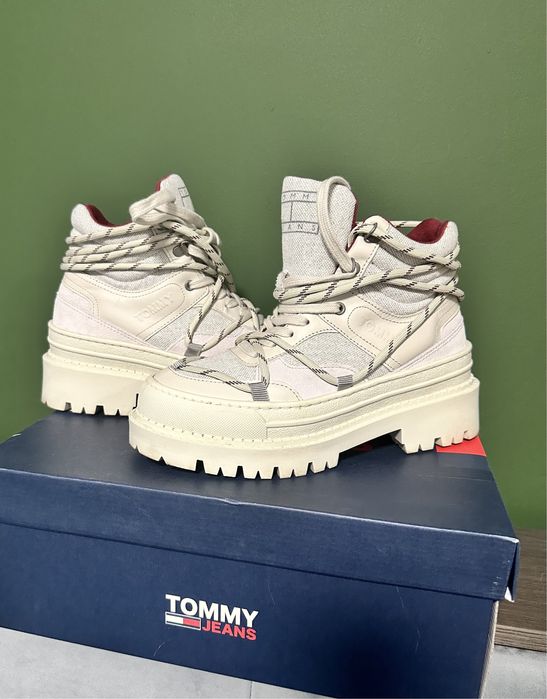 Оригинални Tommy jeans, 38ми размер