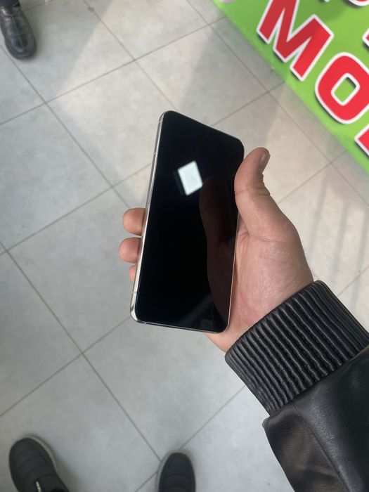 Samsung S22 5G smartfon