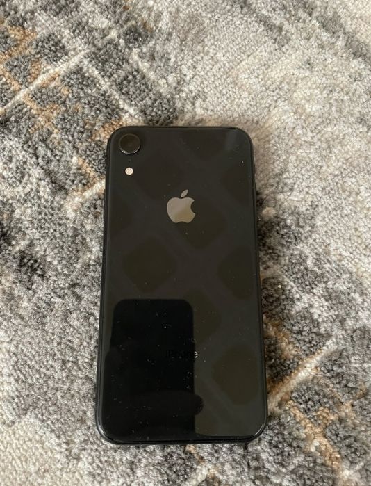 Продам iPhone XR