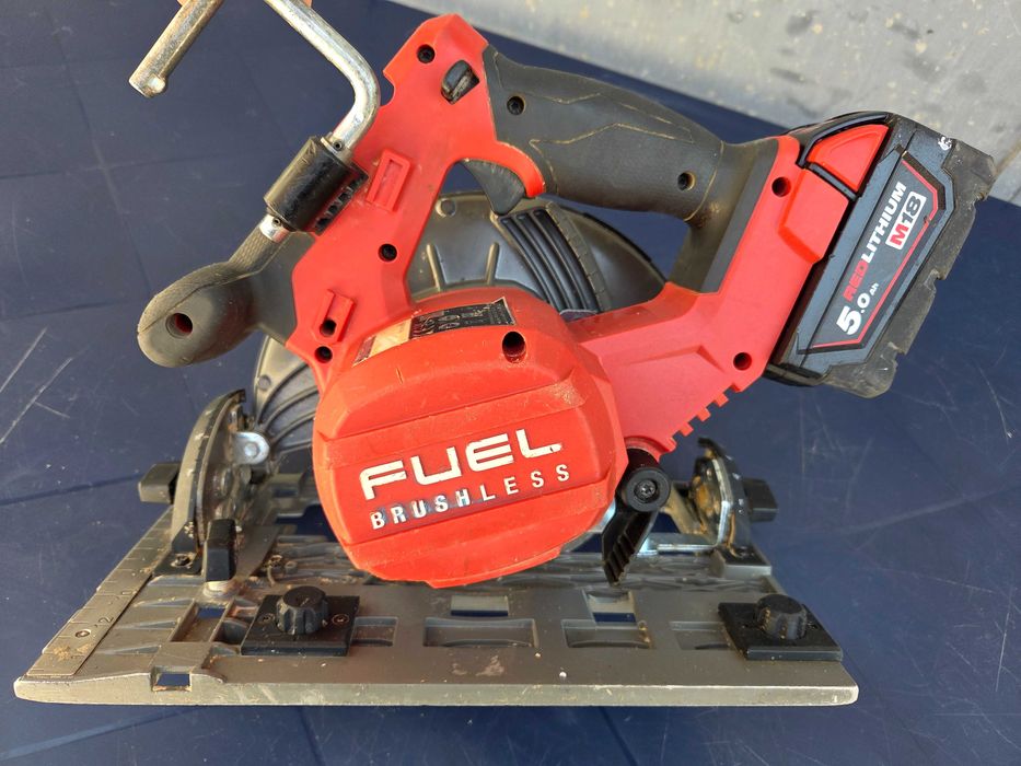 Ръчен Акумулаторен Циркуляр Milwaukee M18 FUEL (M18 FCSG66) + Батерия