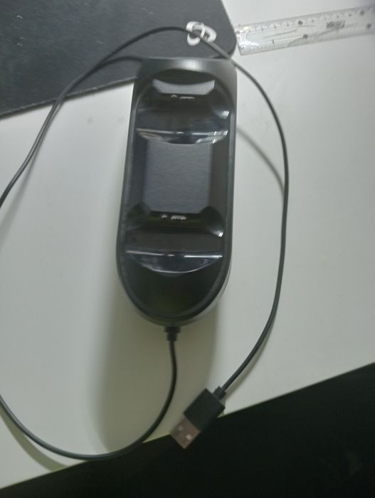 Încărcător controllere PlayStation 4 (cablu inclus)