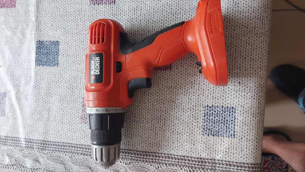 Продавам винтоверт black&decker
