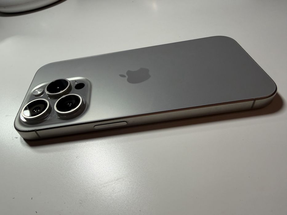 Iphone 15 pro с гаранция