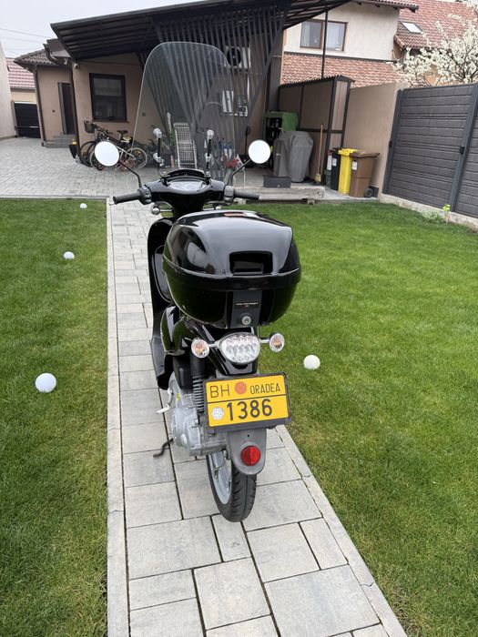 Aprilia Scarabeo 49 cc in 2 timpi An 2007 in stare Foarte buna!